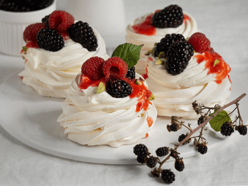 mini pavlove z kremem chantilly